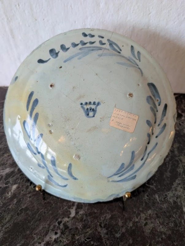 Assiette en majolique de Savone du XVIIIe siècle – Décor mythologique
