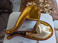 Pipe en écume de mer sculptée en forme de licorne – XIXe siècle