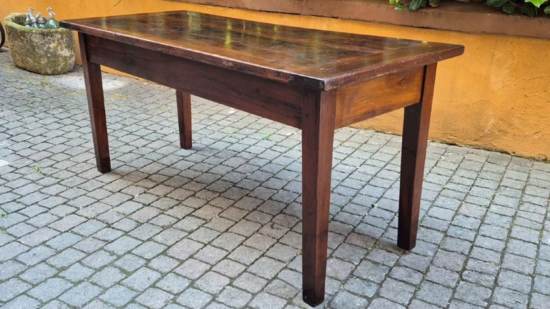 Table piémontaise ancienne en noyer du XVIIIe siècle