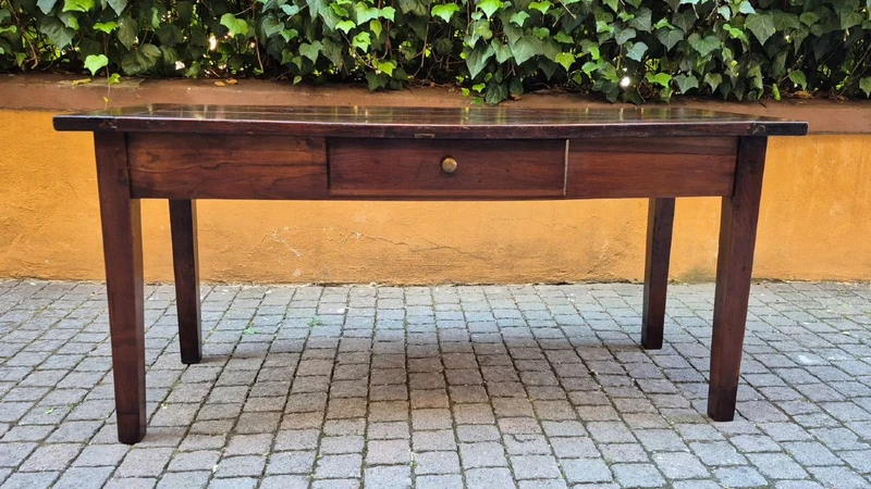 Table piémontaise ancienne en noyer du XVIIIe siècle