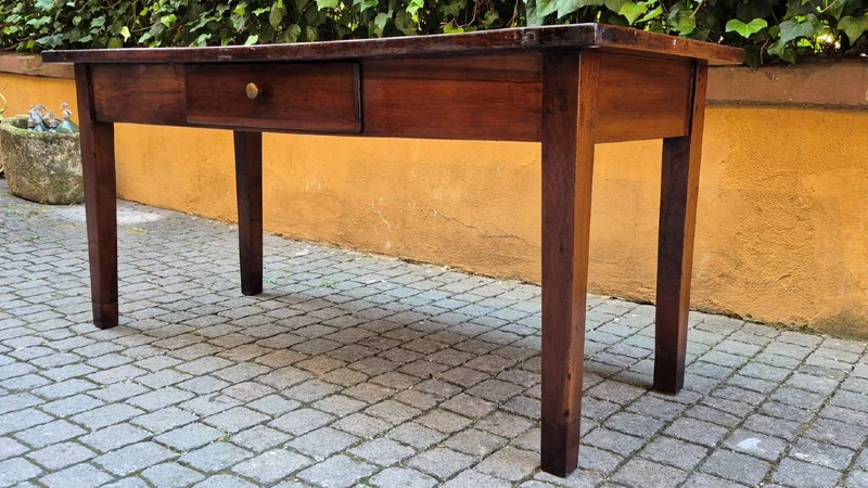 Table piémontaise ancienne en noyer du XVIIIe siècle