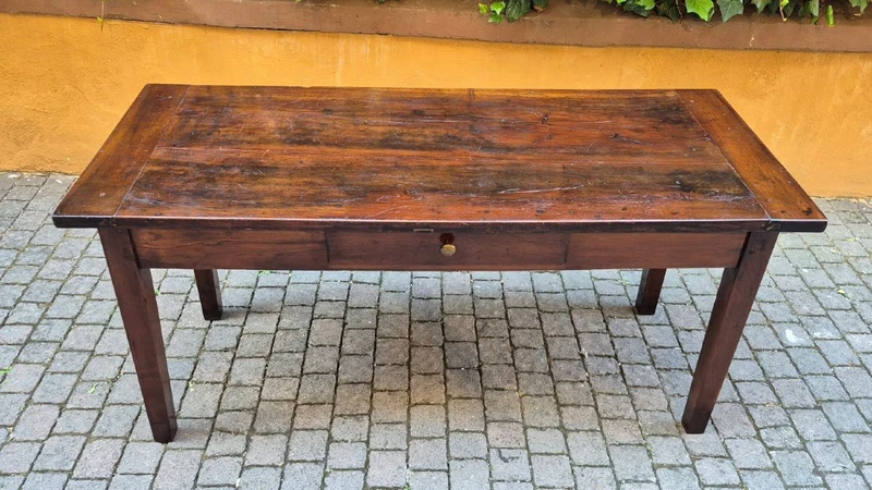 Table piémontaise ancienne en noyer du XVIIIe siècle