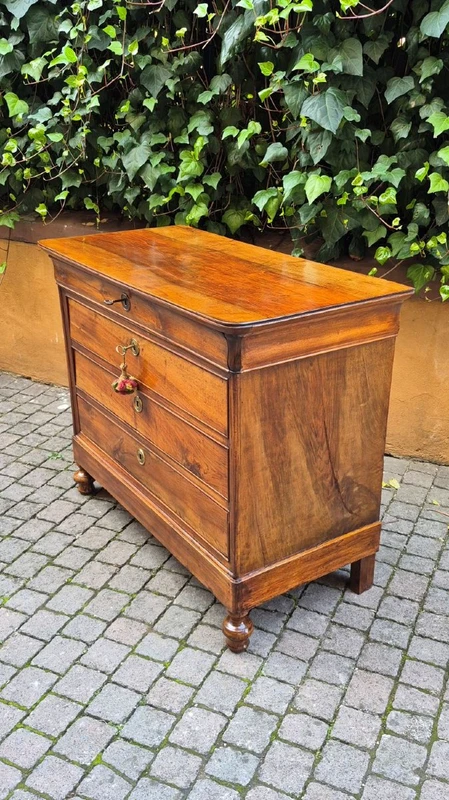 Commode à tiroirs ancienne de style Louis-Philippe, d'Émilie, couleur cappuccino