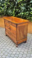 Commode à tiroirs ancienne de style Louis-Philippe, d'Émilie, couleur cappuccino