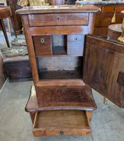 Elegant Italian veneered and filleted kneeler - mid-18th century