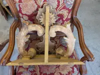 Wall shelf with carved and gilded elements from the 18th century