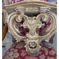Wall shelf with carved and gilded elements from the 18th century