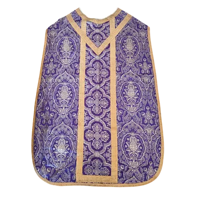 Refined Viola Ecclesiastical Chasuble in Damascus with Gilded Gallons - Italy, ca. 1930.