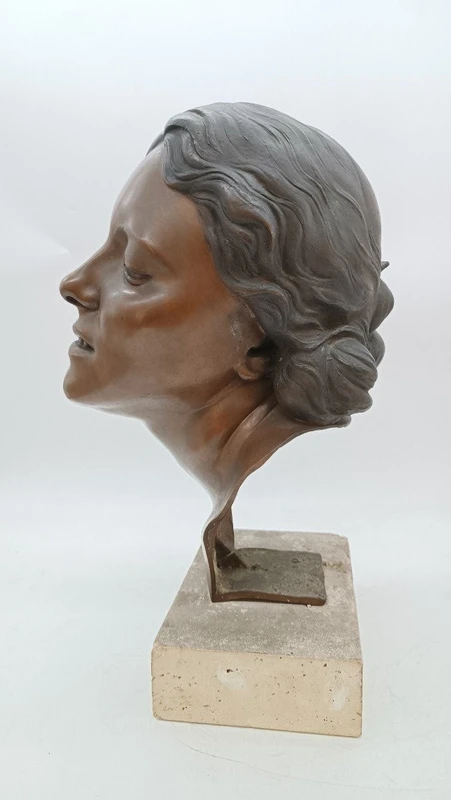 Bronze sculpture female bust of Attilio Torresini YEARS 20 -portrait of his wife