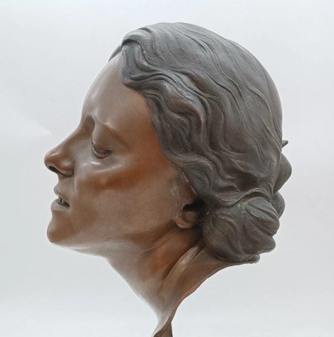 Bronze sculpture female bust of Attilio Torresini YEARS 20 -portrait of his wife
