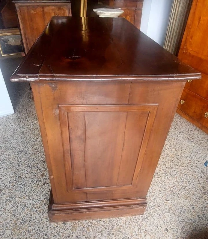 Commode ancienne en noyer du 17ème siècle