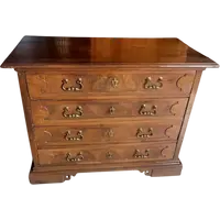 Commode ancienne en noyer du 17ème siècle