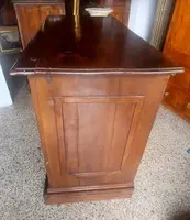 Commode ancienne en noyer du 17ème siècle