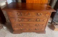 Commode ancienne en noyer du 17ème siècle