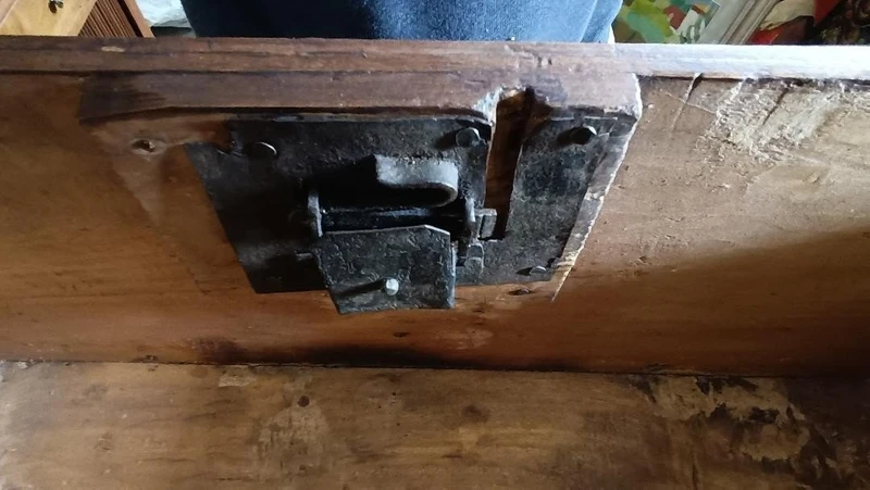 Small wooden box case 17th century Tuscan 68x30