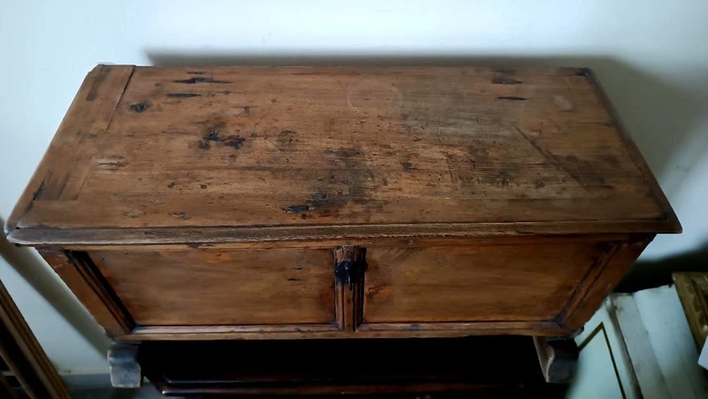 Small wooden box case 17th century Tuscan 68x30