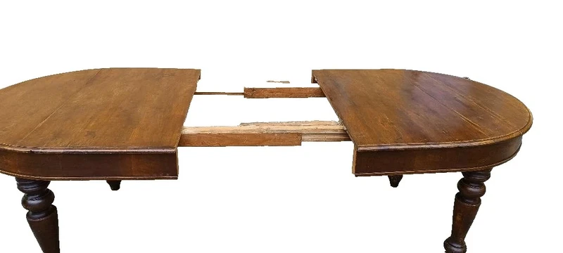 Table ovale ancienne à rallonge en noyer-