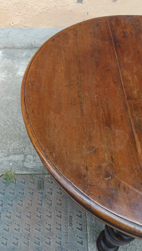 Table ovale ancienne à rallonge en noyer-