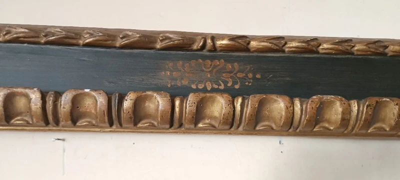 Antica grande cornice laccata e dorata XVII secolo