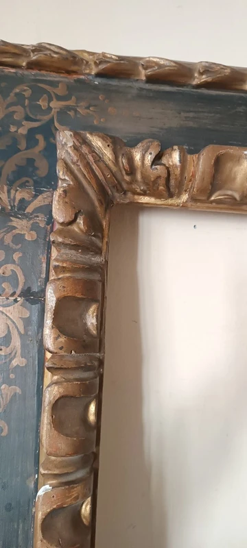 Antica grande cornice laccata e dorata XVII secolo