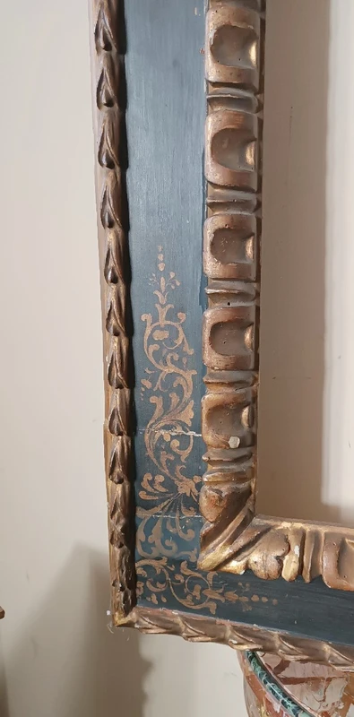 Antica grande cornice laccata e dorata XVII secolo