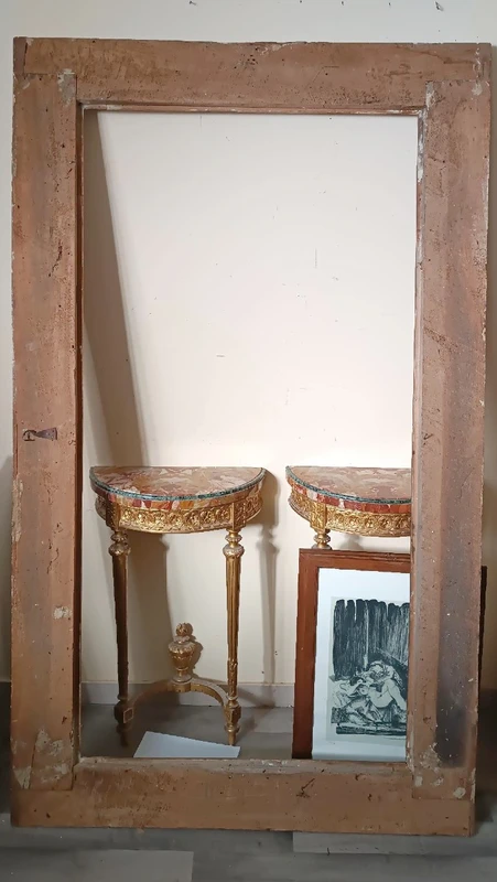 Antica grande cornice laccata e dorata XVII secolo