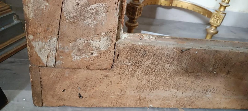 Antica grande cornice laccata e dorata XVII secolo