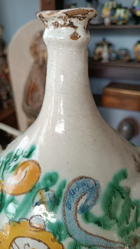FLACON ANTIQUE EN MAJOLIQUE XVIIIE SIÈCLE ITALIE DU SUD0