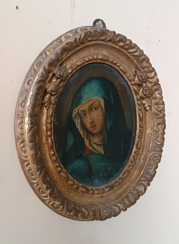 Peinture ancienne dans un cadre ovale, visage de la Madone