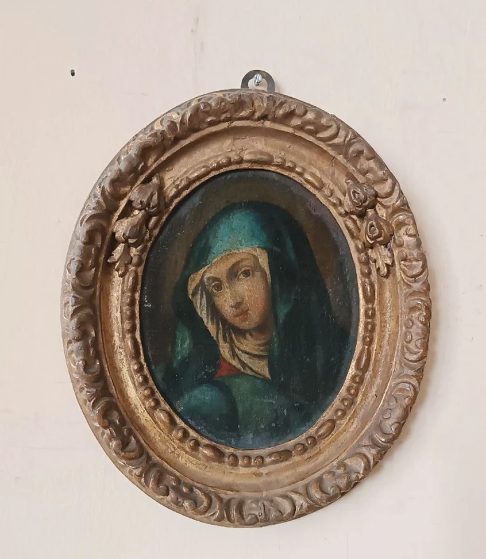 Peinture ancienne dans un cadre ovale, visage de la Madone