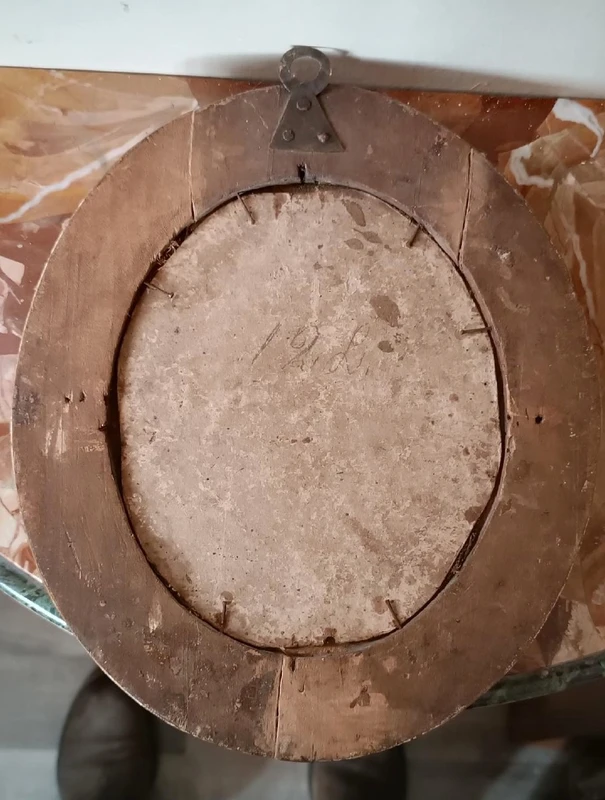 Peinture ancienne dans un cadre ovale, visage de la Madone