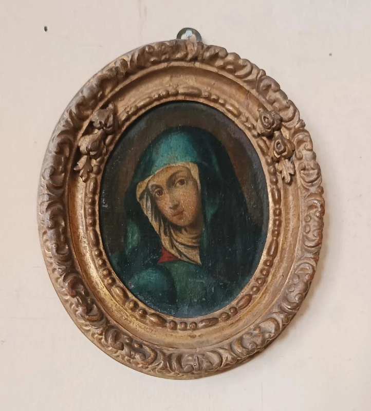 Peinture ancienne dans un cadre ovale, visage de la Madone