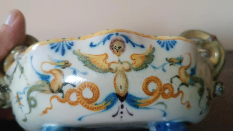 Antique majolica 18th century , Centerpiece
