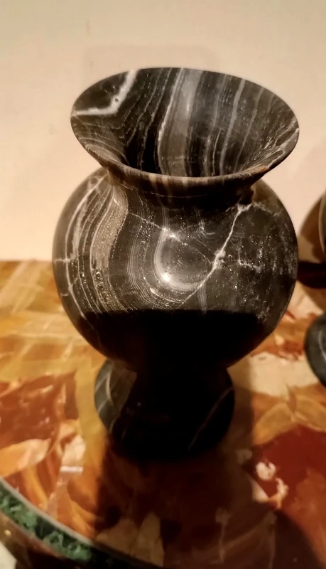 Coppia vasi ad urna in marmo nero serpentino primi 900 stile impero