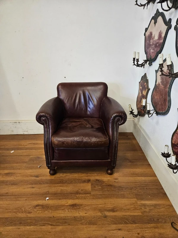 Pair of leather armchairs with footstool pouf - 20th century