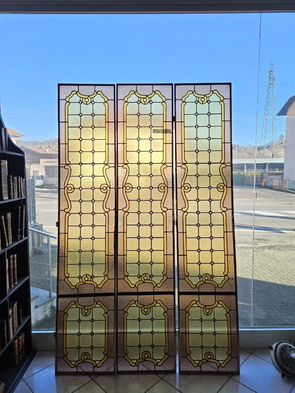 Three lead-bound cathedral stained glass windows - Early 20th century - 216 x 44 cm