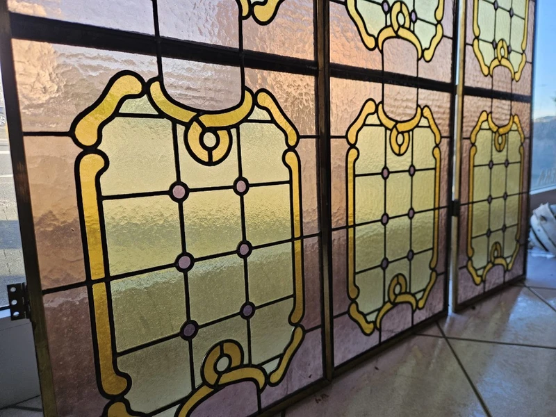 Three lead-bound cathedral stained glass windows - Early 20th century - 216 x 44 cm