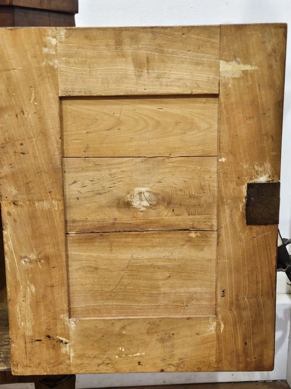 Paire d'encoignures à panneaux Louis XVI, début du 19e siècle