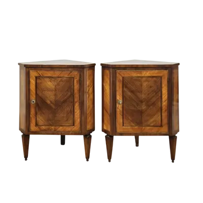 Coppia di angoliere lastronate in stile Luigi XVI, Primi'800