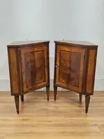 Paire d'encoignures à panneaux Louis XVI, début du 19e siècle