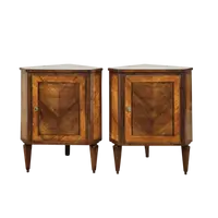 Paire d'encoignures à panneaux Louis XVI, début du 19e siècle