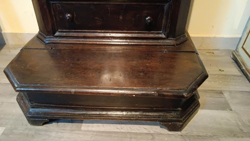 Antique 17th century kneeler with drawers in Tuscan walnut