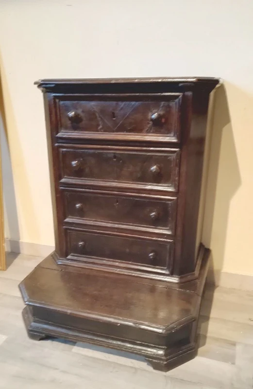 Antique 17th century kneeler with drawers in Tuscan walnut