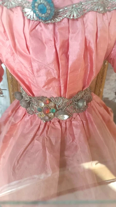 Grand enfant de cire antique avec sa châsse d'origine h.110 cm