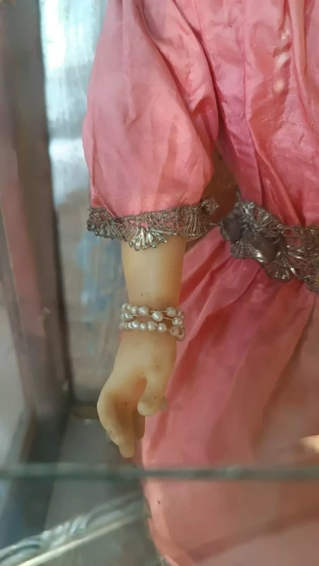 Grand enfant de cire antique avec sa châsse d'origine h.110 cm