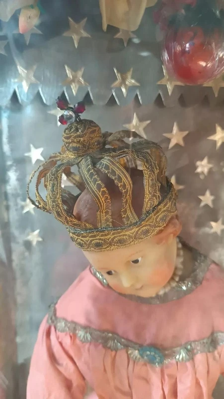 Grand enfant de cire antique avec sa châsse d'origine h.110 cm