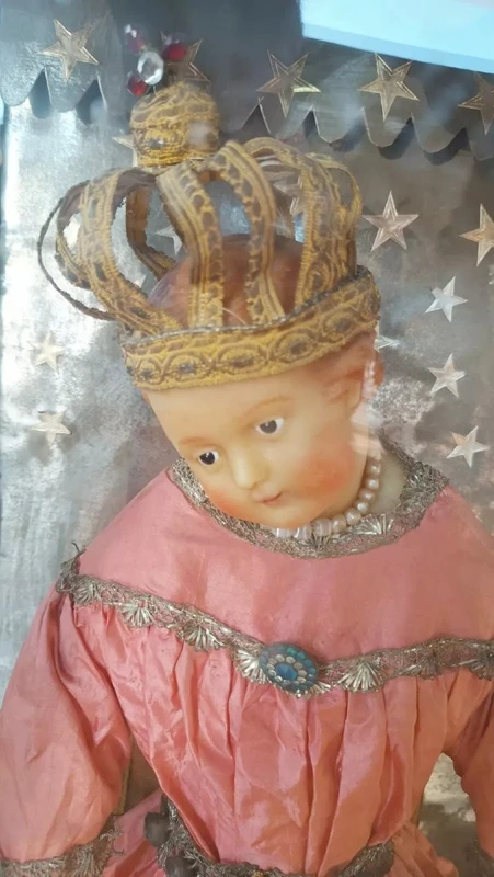 Grand enfant de cire antique avec sa châsse d'origine h.110 cm