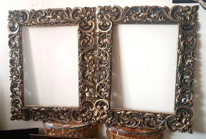 Grand cadre antique laqué et doré 19e siècle Italie