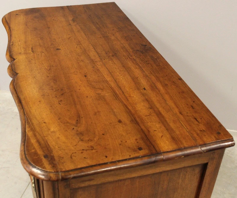 Commode ancienne Louis XV en noyer du XVIIIe siècle
