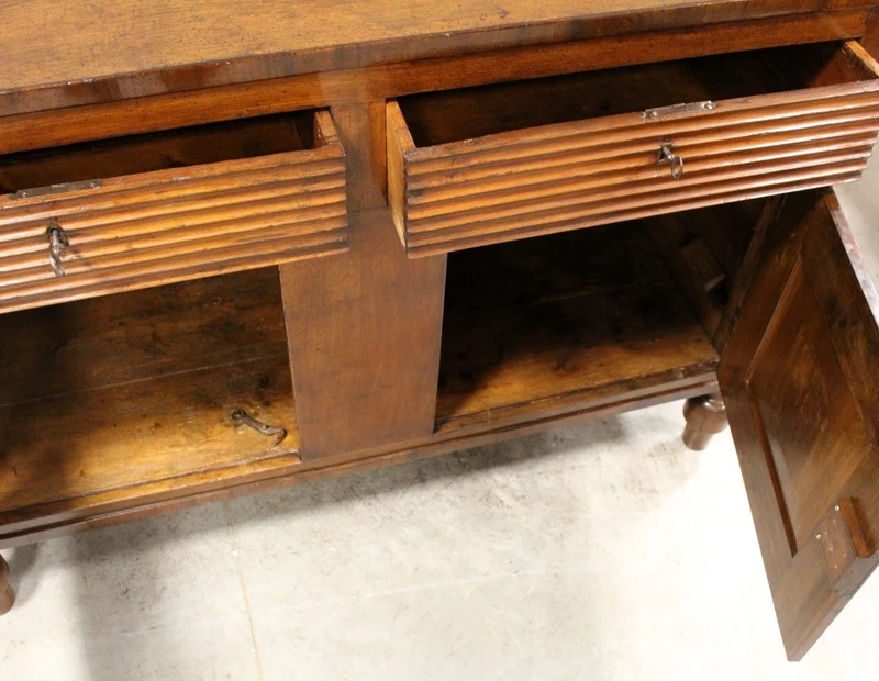 Buffet ancien en noyer Charles X du 19ème siècle